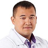 Врач Айтбаев Рустам Рафаильевич